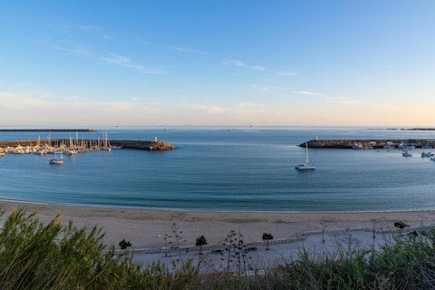 Port Sines to kluczowy port w Portugalii, biorąc pod uwagę ilość obsługiwanych ładunków.